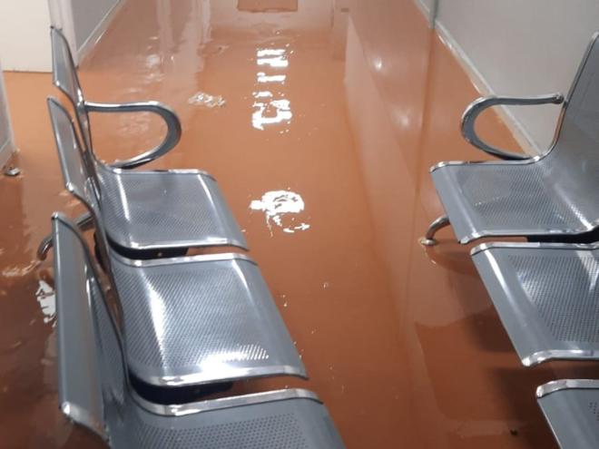 Água da inundação invadiu a UPA