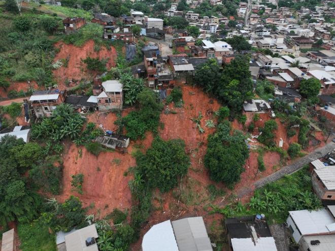 Mais de 400 famílias foram impactadas pela chuva na cidade