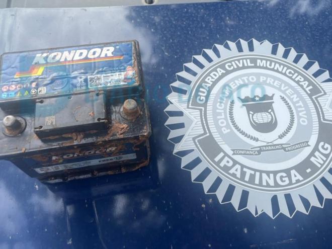 A bateria encontrada em poder dos dois jovens abordados pelos guardas civis municipais