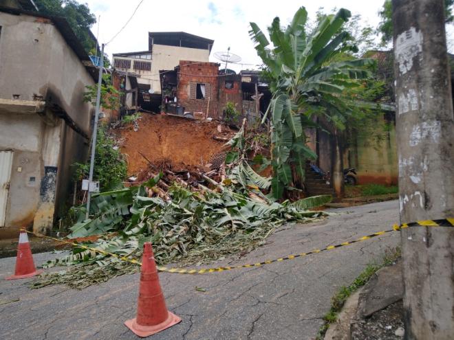 Solo encharcado pela chuva incessante pode provocar movimentação de massa em regiões da cidade
