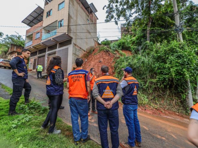 Desde domingo, já são mais de mil chamados de emergência recebidos, nos mais diversos pontos da cidade