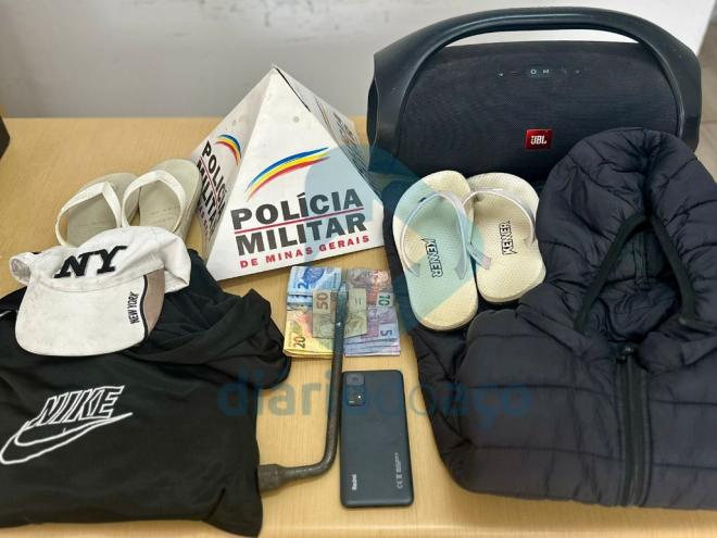 Material apreendido com a dupla acusada de arrombamentos em série 