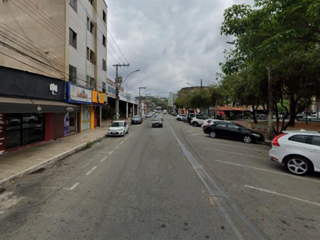 Imagens de Câmeras de segurança mostram a ação do trio, que depois foi para uma praça no Esperança vender os produtos levados de supermercado 