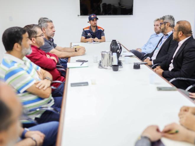 Reunião entre representantes da administração municipal de Ipatinga e da Caixa
