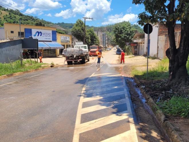 Segundo Executivo, 95% das vias impactadas pela chuva já receberam a equipe de limpeza urbana e se encontram sem lama e transitáveis