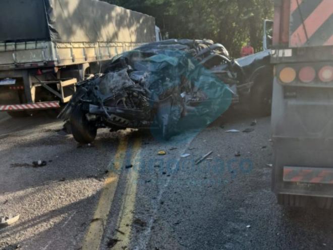 Veículo menor ficou completamente destruídp