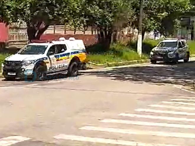 As viaturas da PM foram vistas trafegando em comboio pelas duas cidades, atraindo a atenção das pessoas