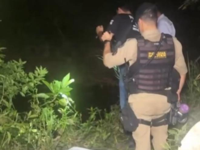 Depoimento de casal envolvido levou policiais ao local onde o corpo estava, na madrugada desta quinta-feira, em Caratinga 