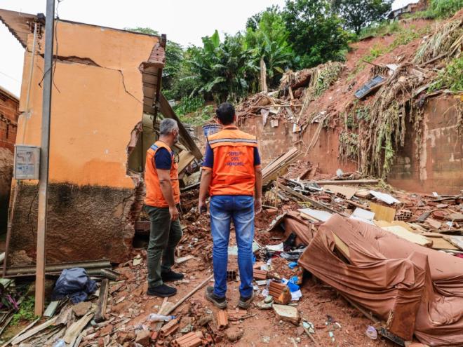 Áreas de risco interditadas pela Defesa Civil não podem voltar a ser ocupadas 