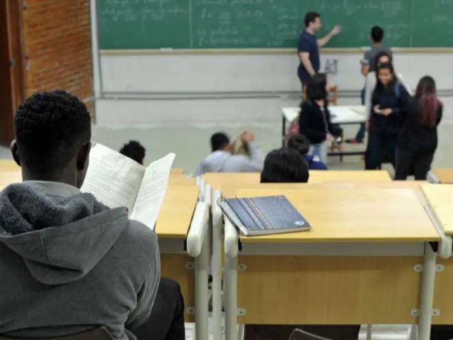 Elas devem ser feitas exclusivamente pela internet