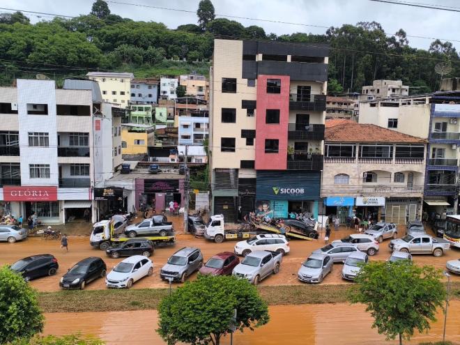 Em Ipatinga, dezenas de lojistas tiveram muitos prejuízos com o temporal do dia 12