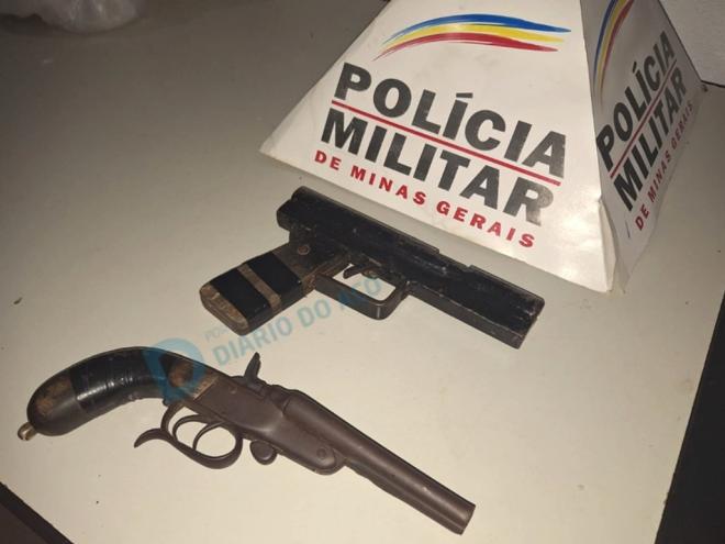 As duas armas apreendidas com o carona do mototaxista abordado no Esperança