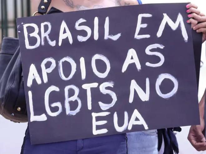 Rede Trans Brasil promove ato na frente da embaixada americana em solidariedade à população LGBT+ dos EUA 