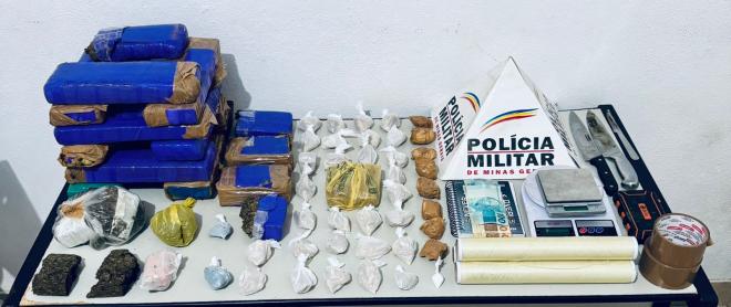 Material apreendido no Beco dos Ratos, na Pouso Alegre, Centro de Ipatinga 