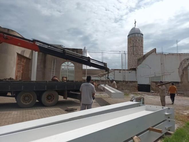 Teto do templo desabou após forte temporal; evento vai sortear carro e moto 0km, no Domingo de Páscoa 