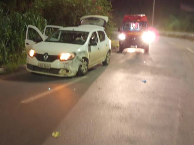 Motorista do Sandero disse que trafegava pela pista da direita, quando foi abalroado pelo Renegade 