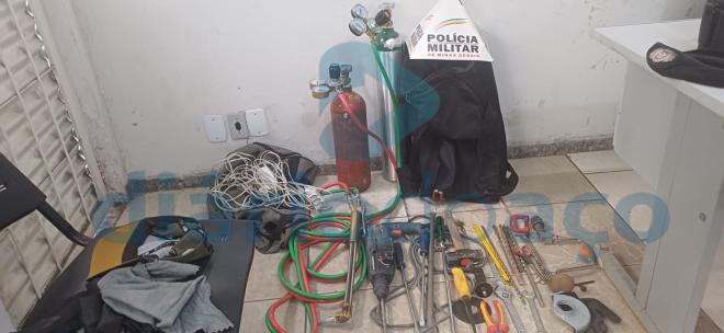 Ferramentaria profissional foi utilizada pela quadrilha que invadiu o comércio no centro de Ipatinga