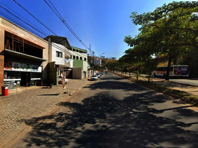 Os ladrões atacaram comércio localizado na avenida José Raimundo, no bairro Granjas Vagalume, em Ipatinga 