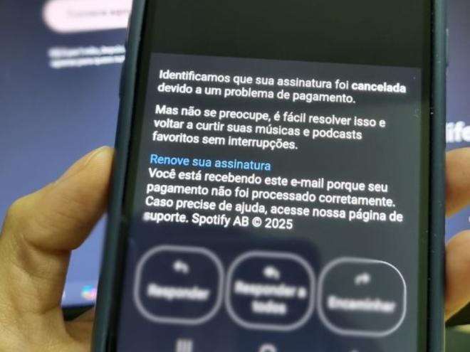 Mulher relatou que desconfiou que se tratava de um golpe assim que viu o e-mail 