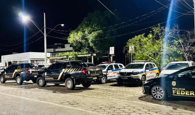 Equipes saíram na madrugada de hoje (5), do pátio do 14º BPM para cumprir ordens judiciais em Belo Oriente 