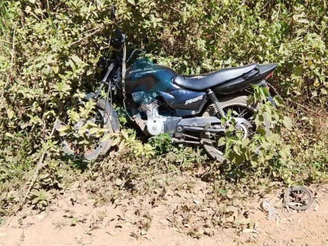 A segunda moto usada pelos assassinos foi encontrada abandonada em um acesso à Estrada da Amizade