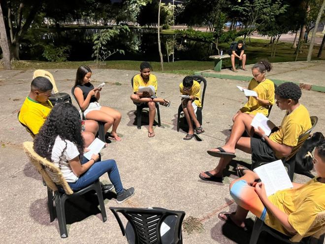 As aulas ocorrem no espaço da Praça Parque da União, em Ipatinga: jogar e brincar a sério