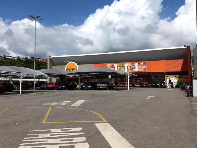 Contrato de venda foi assinado pela Cencosud Brasil no valor de R$ 716 milhões e está sujeito à aprovação do Conselho Administrativo de Defesa Econômica (Cade)