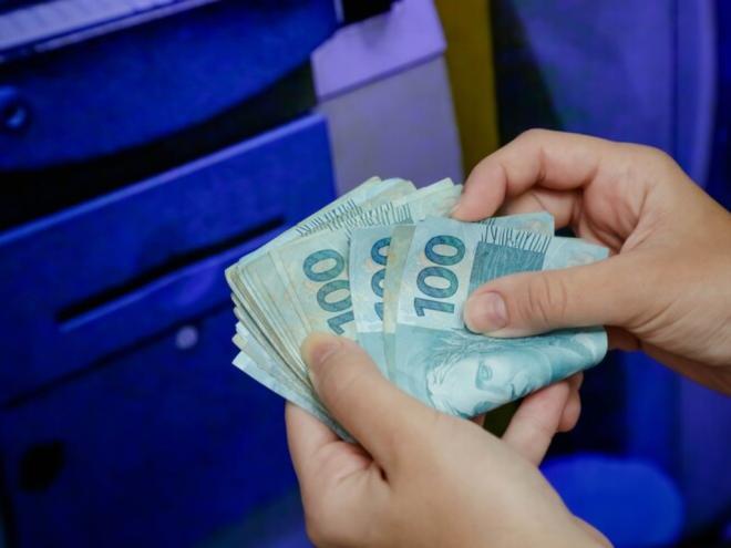Para aqueles que recebem um salário mínimo, o valor do benefício será corrigido de acordo com o reajuste do piso nacional, de 7,5%