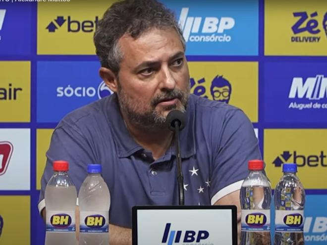 O diretor de futebol do Cruzeiro, Alexandre Mattos, fez vários críticas à arbitragem
