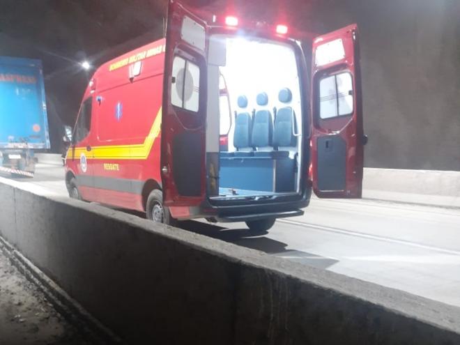 Equipe de resgate do CBMMG removeu a vítima, que foi encaminhada para um hospital