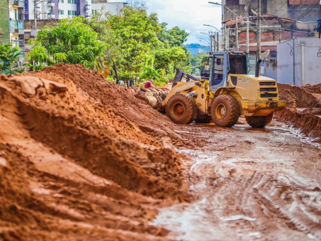 Governo afirma que 18 mil toneladas de entulhos foram recolhidas, 66 vias atendidas e mais de 900 trabalhadores mobilizados