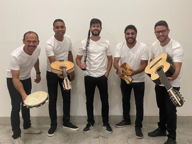 O grupo Choro do Vale se apresenta nesta sexta-feira (14)