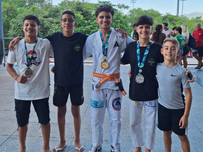 Todos são alunos do professor Ângelo Rios da escola de jiu-jítsu Team Rios