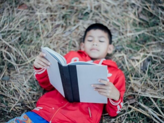 Data apresenta a importância de compartilhar os livros com pessoas que vivem em situações de desigualdade educacional, racial e social