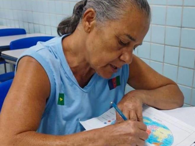 Matrícula para a Educação de Jovens e Adultos pode ser feita ao longo de todo o ano, de forma presencial, nas secretarias das quatro escolas participantes