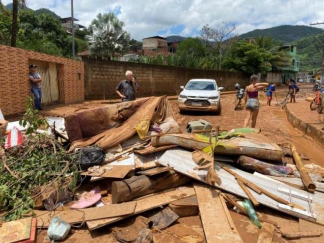 Chuva de 17 de dezembro passado deixou um rastro de destruição em Coronel Fabriciano e vítimas começam a receber auxílio emergencial como ajuda para reparar os estragos
