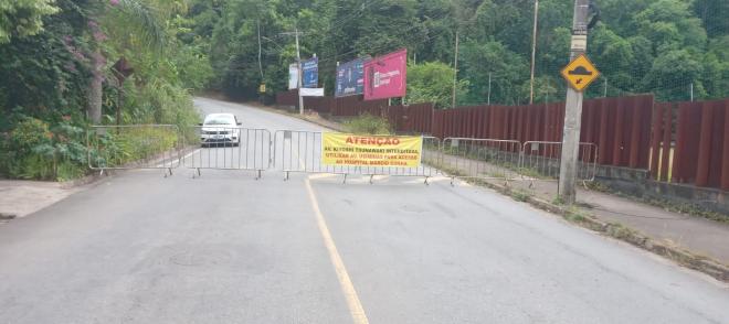 Avenida foi interditada nas imediações da AAPI no Bom Retiro até o trevo do Bela Vista 