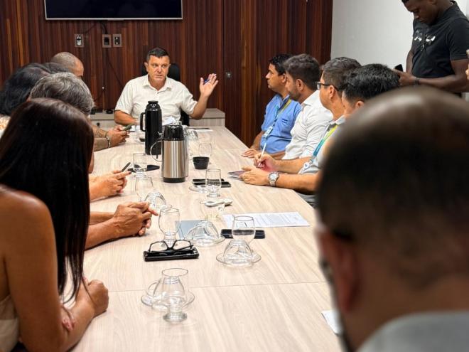 Reunião contou com representantes dos poderes Executivo e Legislativo e da Copasa