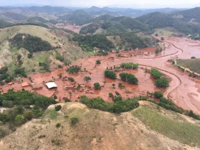 Barragem rompeu no distrito de Bento Rodrigues, zona rural a 23 quilômetros de Mariana