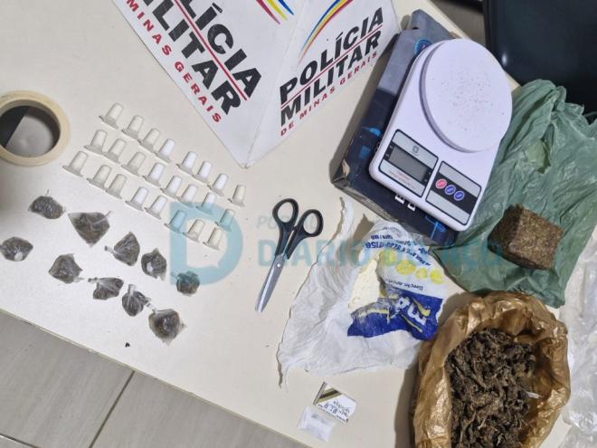 Os PMs encontraram cocaína e maconha, além de outros objetos com o suspeito