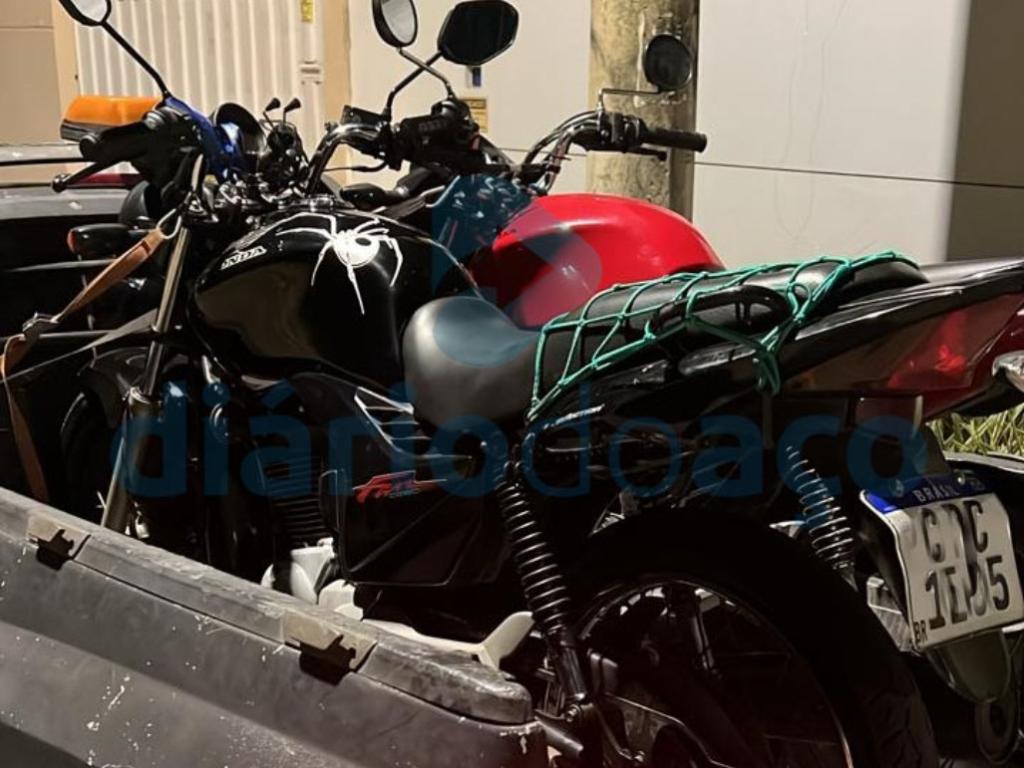 As motocicletas usadas pelos dois acusados de envolvimento no crime foram apreendidas 