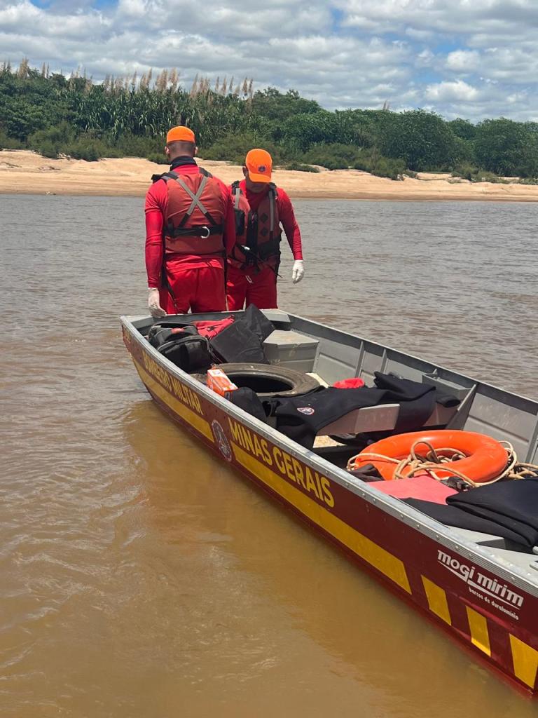 Neste domingo, os bombeiros ainda tentavam encontrar o corpo