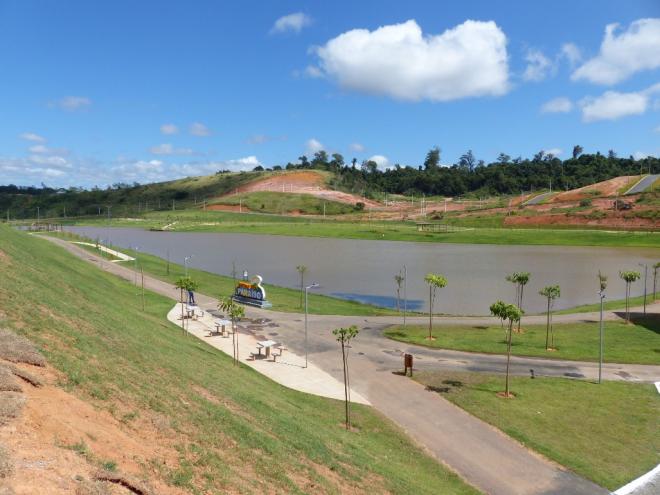 Quase seis mil mudas, entre espécies ornamentais e árvores nativas, foram plantadas em todo o parque