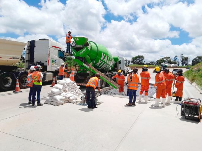 Obras em pavimento rígido sendo executadas