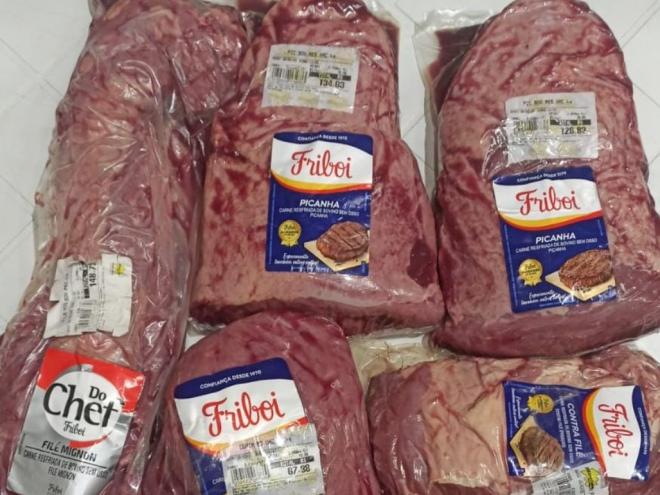 Mulher alegou que pretendia vender parte das peças de carne para comemorar o aniversário de sua neta 