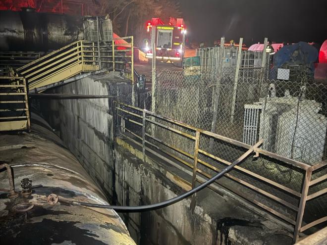 Incêndio atingiu usina de asfalto no distrito de Cachoeira do Vale, nesta terça-feira 