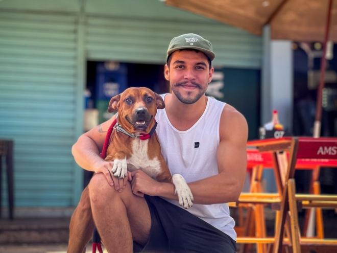 O cão está temporariamente na casa de Rafael, dono do estabelecimento