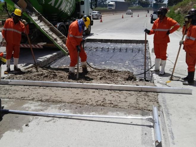 Usuários da BR-381 devem ficar atentos com trechos em obras de reparo da pavimentação em vários pontos entre Governador Valadares e Caeté 