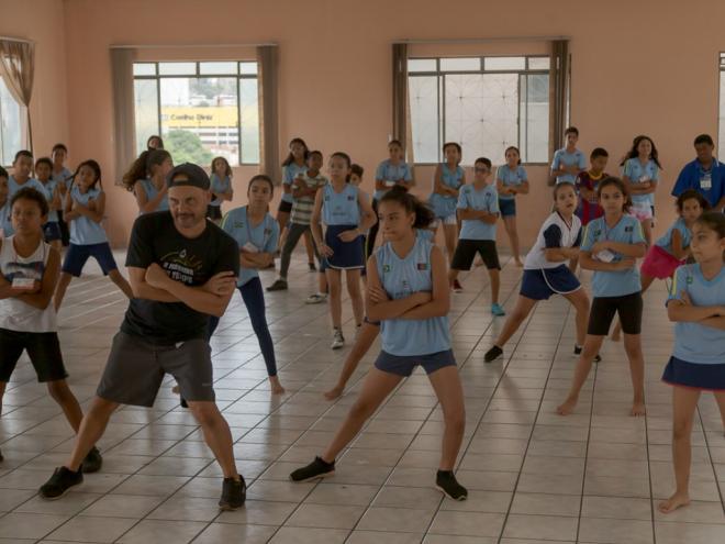 Danças urbanas e jogos cênicos estão na agenda gratuita