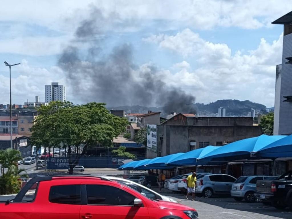 A fumaça chamou a atenção de moradores da localidade